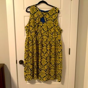 Keyhole Vibrant Dress